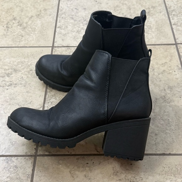 Dirty Laundry Black Ankle Booties - Picture 1 of 7